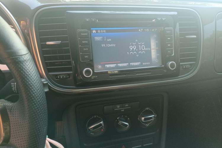 Used Volkswagen Beetle 2013 1.2TSI Fashion Edition Audio And AC Panel
