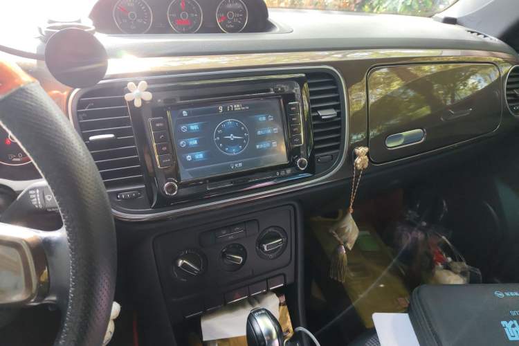 Used Volkswagen Beetle 2013 1.4TSI Fashion Edition Audio And AC Panel