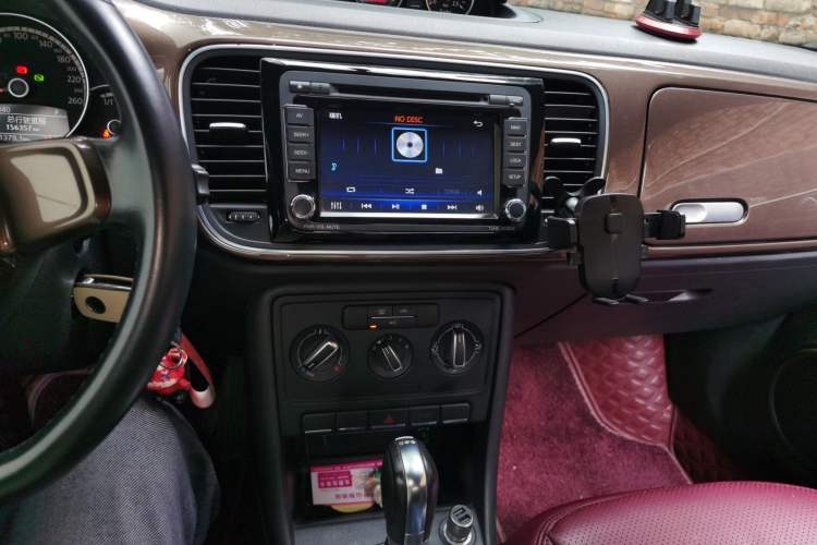 Used Volkswagen Beetle 2013 1.4TSI Fashion Edition Audio And AC Panel