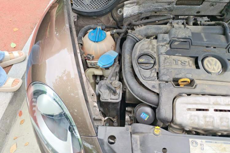 Used Volkswagen Beetle 2013 1.4TSI Fender Rock Edition Engine Bay Right