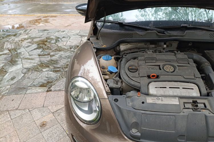 Used Volkswagen Beetle 2013 1.4TSI Luxury Model Engine Bay Right