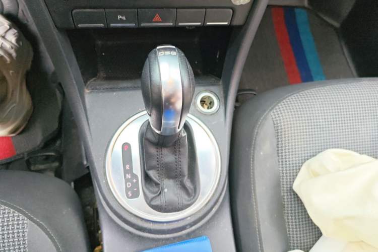 Used Volkswagen Beetle 2013 1.4TSI Fender Rock Edition Gear Lever