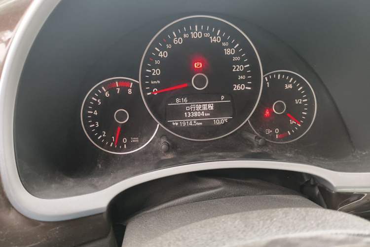 Used Volkswagen Beetle 2013 1.2TSI Comfort Model Odometer Close Up