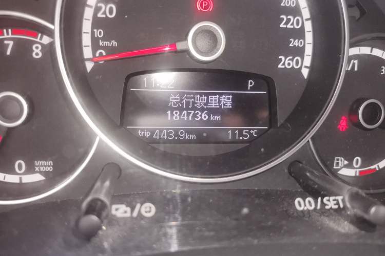 Used Volkswagen Beetle 2013 1.4TSI Fashion Edition Odometer Close Up