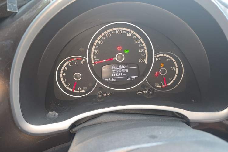 Used Volkswagen Beetle 2013 1.2TSI Fashion Edition Odometer Close Up