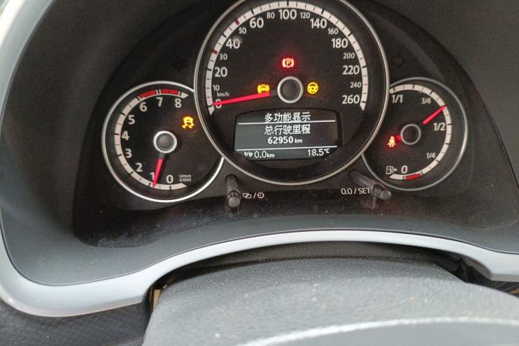 Used Volkswagen Beetle 2013 1.4TSI Luxury Model Odometer Close Up