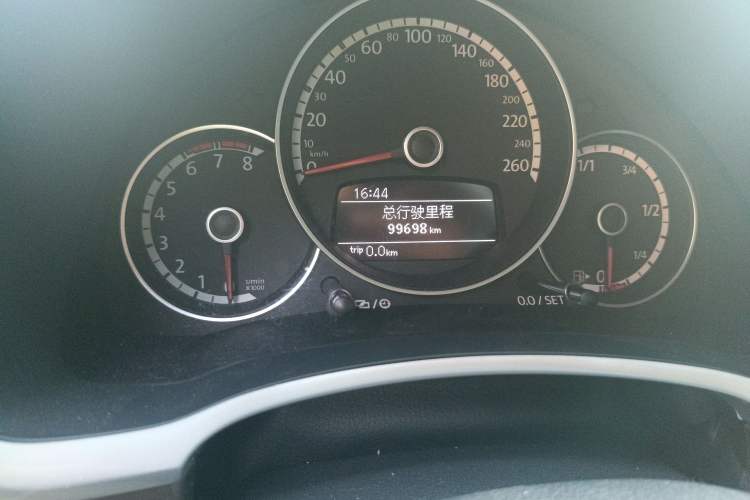 Used Volkswagen Beetle 2013 1.2TSI Fashion Edition Odometer Close Up