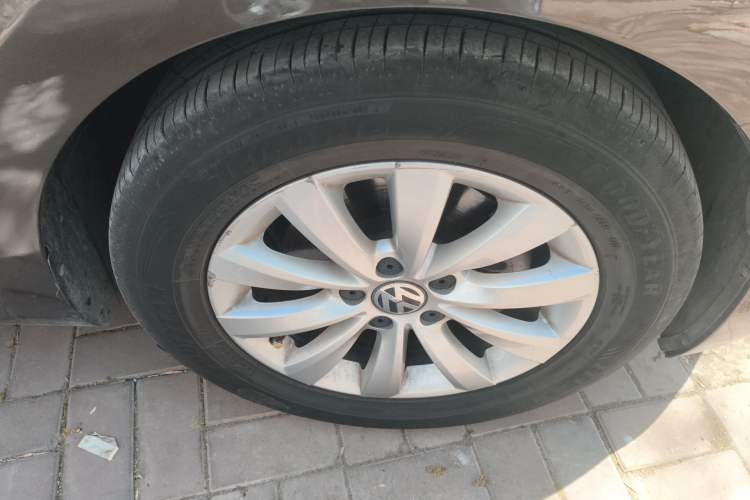 Used Volkswagen Beetle 2013 1.4TSI Fashion Edition Right Front Wheel Hub