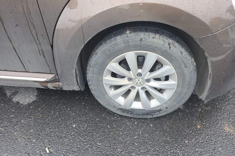 Used Volkswagen Beetle 2013 1.2TSI Fashion Edition Right Front Wheel Hub