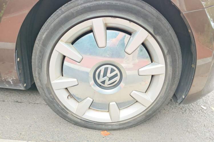 Used Volkswagen Beetle 2013 1.4TSI Fender Rock Edition Right Front Wheel Hub