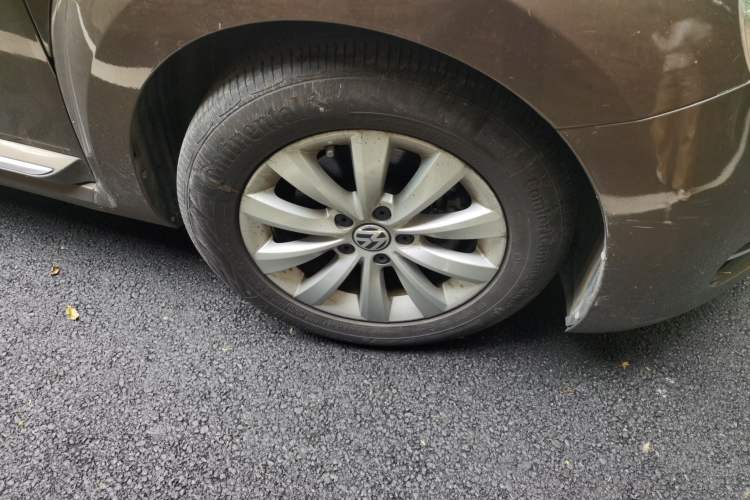 Used Volkswagen Beetle 2013 1.4TSI Fashion Edition Right Front Wheel Hub