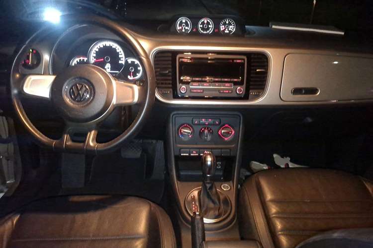 Used Volkswagen Beetle 2013 1.4 TSI Comfort Model Center Console