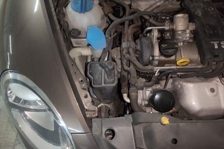 Used Volkswagen Beetle 2013 1.2TSI Fashion Edition Engine Bay Right