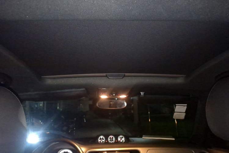 Used Volkswagen Beetle 2013 1.4 TSI Comfort Model Headliner