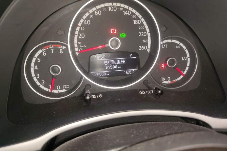 Used Volkswagen Beetle 2013 1.2TSI Fashion Edition Odometer Close Up