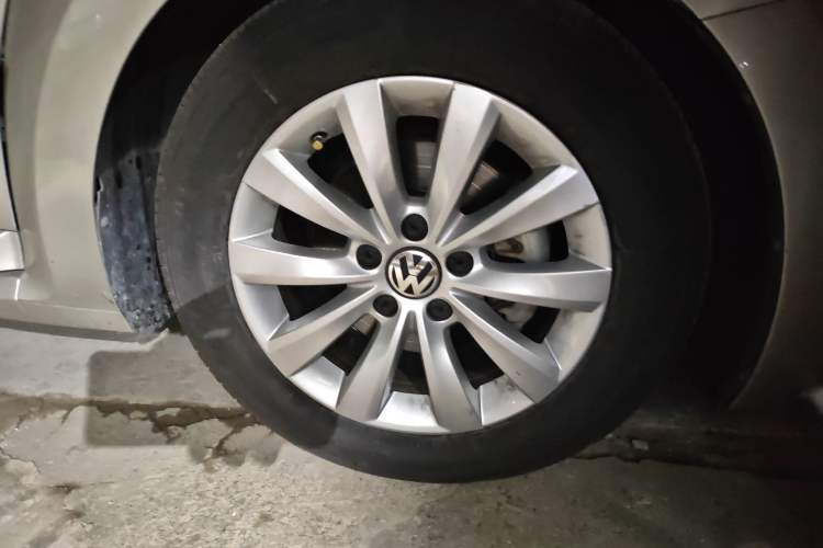 Used Volkswagen Beetle 2013 1.4 TSI Comfort Model Right Front Wheel Hub