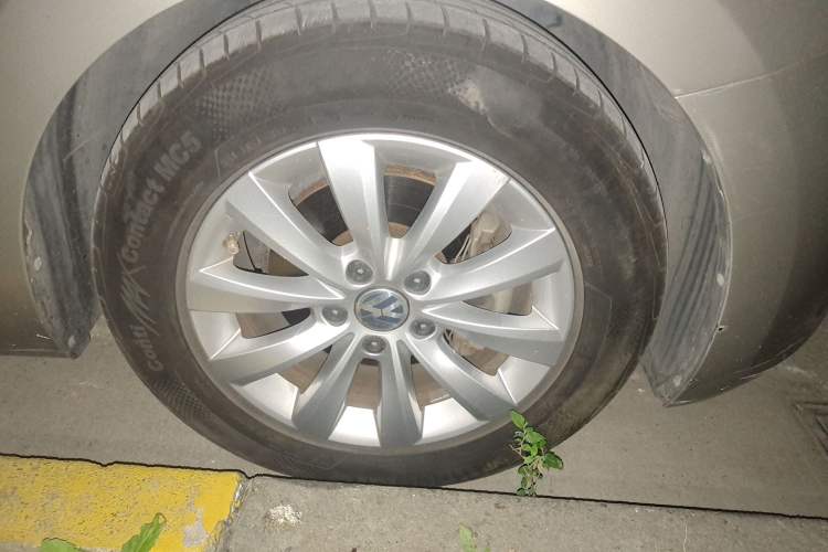 Used Volkswagen Beetle 2013 1.4 TSI Comfort Model Right Front Wheel Hub