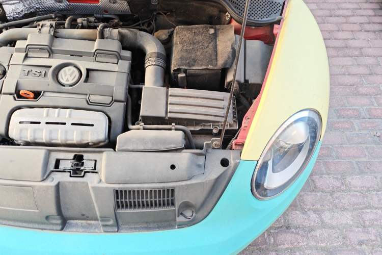 Used Volkswagen Beetle 2013 1.4TSI Luxury Model Engine Bay Left