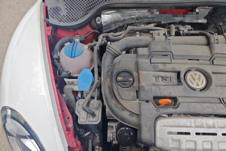 Used Volkswagen Beetle 2013 1.4TSI Fashion Edition Engine Bay Right