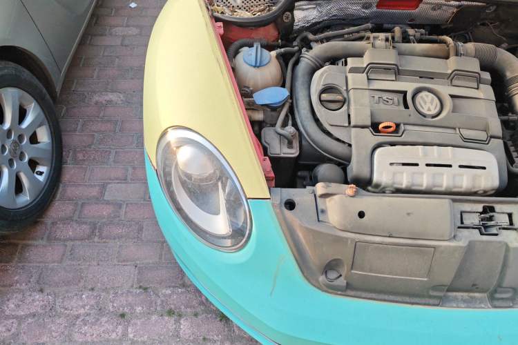 Used Volkswagen Beetle 2013 1.4TSI Luxury Model Engine Bay Right