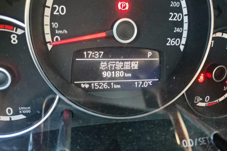 Used Volkswagen Beetle 2013 1.4TSI Luxury Model Odometer Close Up