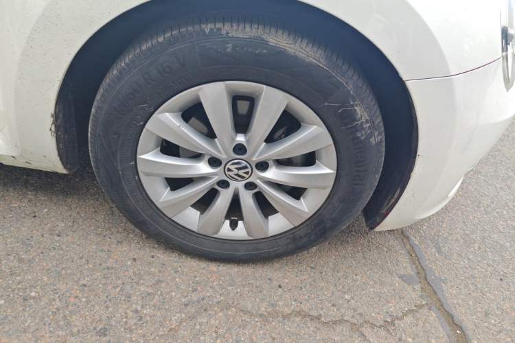 Used Volkswagen Beetle 2013 1.4TSI Fashion Edition Right Front Wheel Hub