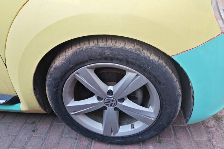 Used Volkswagen Beetle 2013 1.4TSI Luxury Model Right Front Wheel Hub