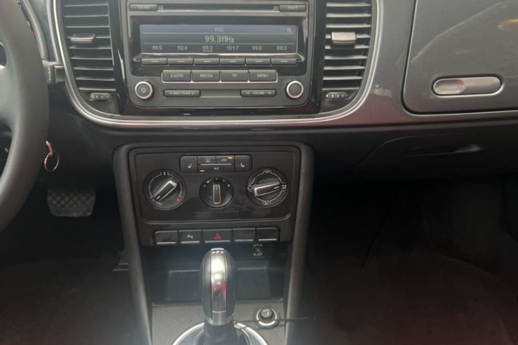 Used Volkswagen Beetle 2013 1.4 TSI Comfort Model Audio And AC Panel