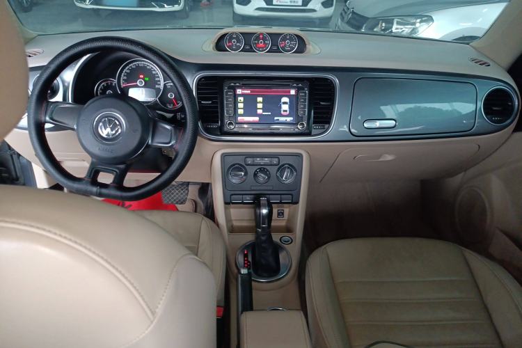 Used Volkswagen Beetle 2013 1.2TSI Comfort Model Center Console