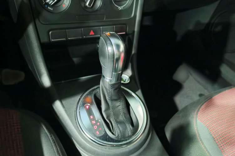 Used Volkswagen Beetle 2013 1.4TSI Fashion Edition Gear Lever