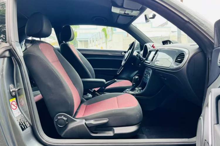 Used Volkswagen Beetle 2013 1.4TSI Fashion Edition Right Front Seat