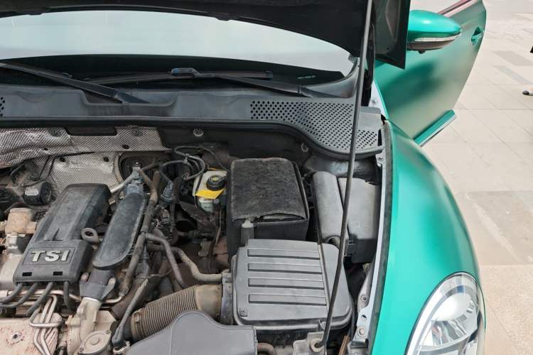Used Volkswagen Beetle 2013 1.2TSI Fashion Edition Engine Bay Left