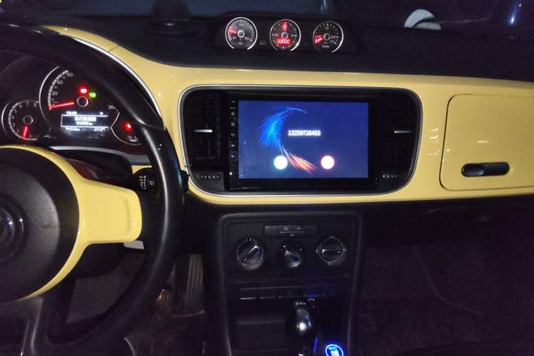 Used Volkswagen Beetle 2013 1.2TSI Fashion Edition Audio And AC Panel