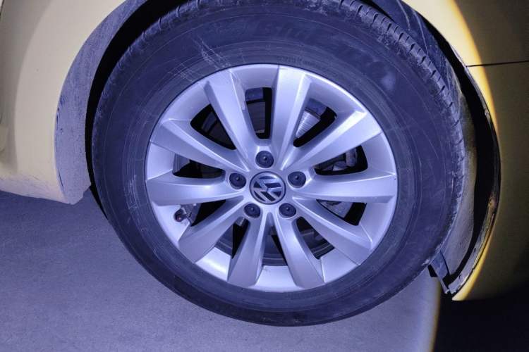 Used Volkswagen Beetle 2013 1.2TSI Fashion Edition Right Front Wheel Hub