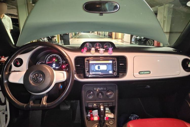 Used Volkswagen Beetle 2013 1.4 TSI Comfort Model Center Console