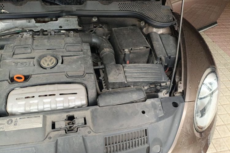 Used Volkswagen Beetle 2013 1.4TSI Luxury Model Engine Bay Left