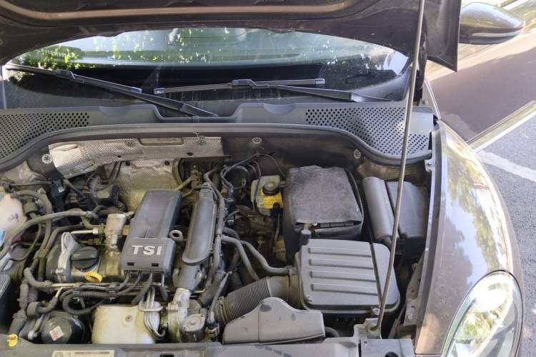 Used Volkswagen Beetle 2013 1.2TSI Fashion Edition Engine Bay Left