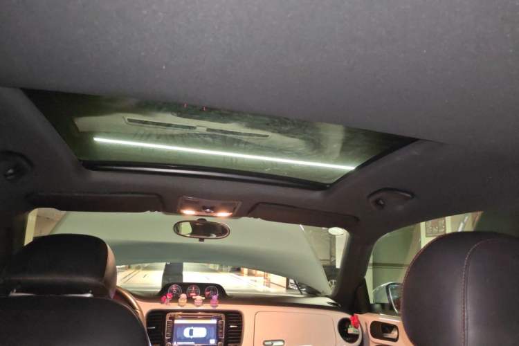 Used Volkswagen Beetle 2013 1.4 TSI Comfort Model Headliner