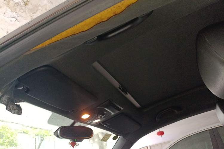 Used Volkswagen Beetle 2013 1.4TSI Luxury Model Headliner