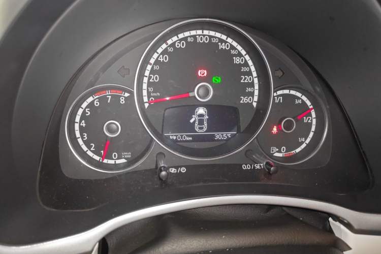 Used Volkswagen Beetle 2013 1.4 TSI Comfort Model Instrument Cluster