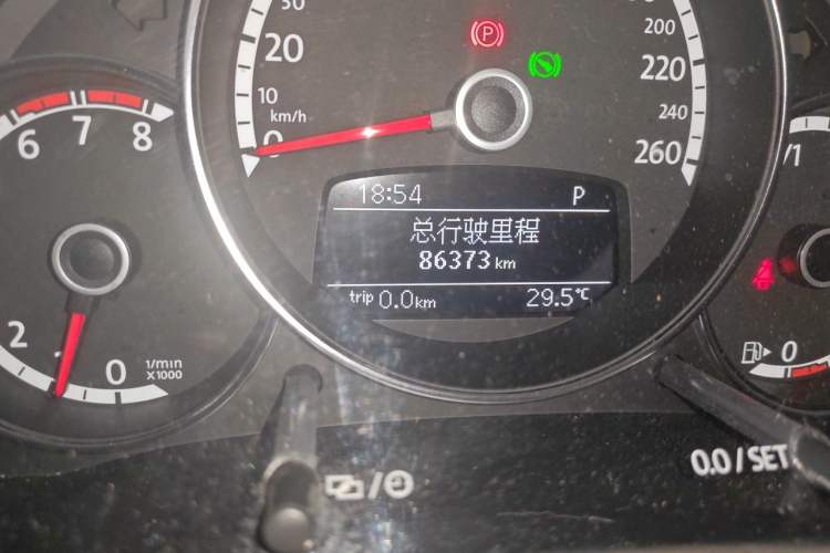 Used Volkswagen Beetle 2013 1.4 TSI Comfort Model Odometer Close Up