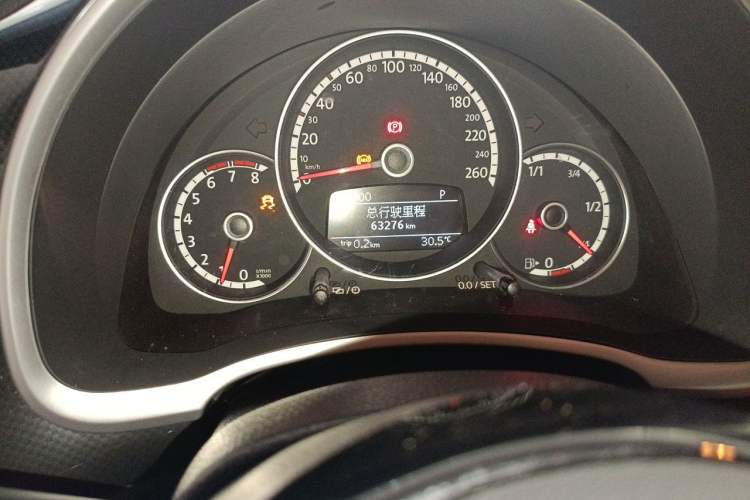 Used Volkswagen Beetle 2013 1.4TSI Luxury Model Odometer Close Up