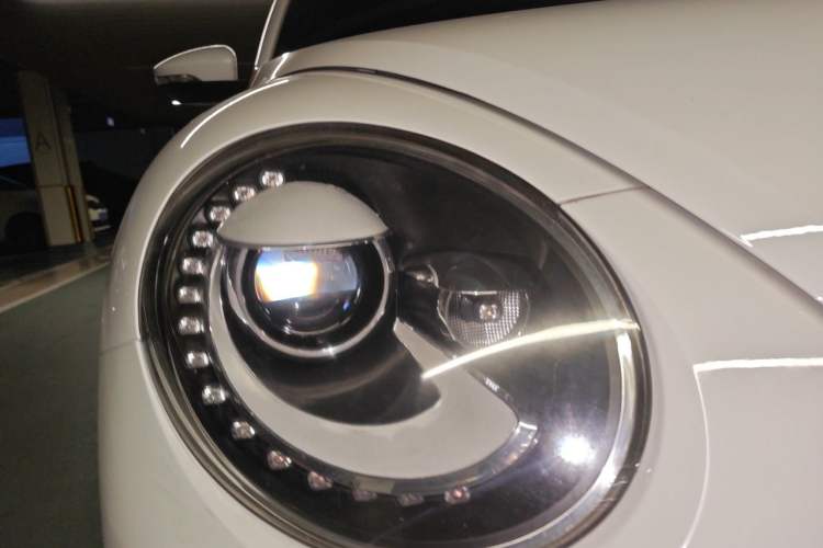 Used Volkswagen Beetle 2013 1.4 TSI Comfort Model Right Front Headlight