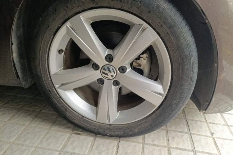 Used Volkswagen Beetle 2013 1.4TSI Luxury Model Right Front Wheel Hub