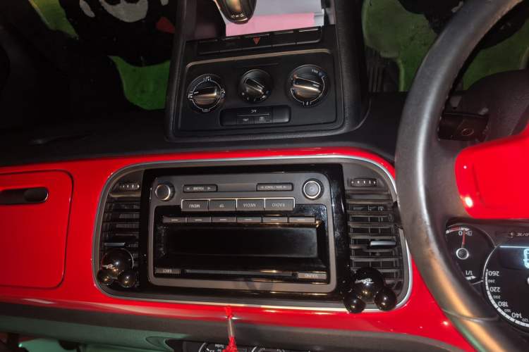 Used Volkswagen Beetle 2013 1.4TSI Fashion Edition Audio And AC Panel