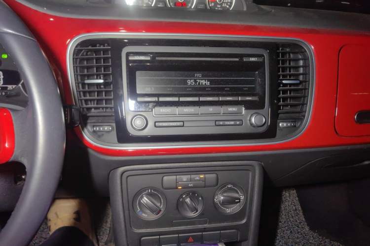 Used Volkswagen Beetle 2013 1.4TSI Fashion Edition Audio And AC Panel