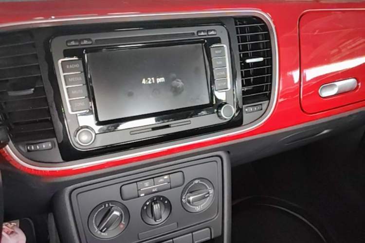 Used Volkswagen Beetle 2013 1.4TSI Fashion Edition Audio And AC Panel