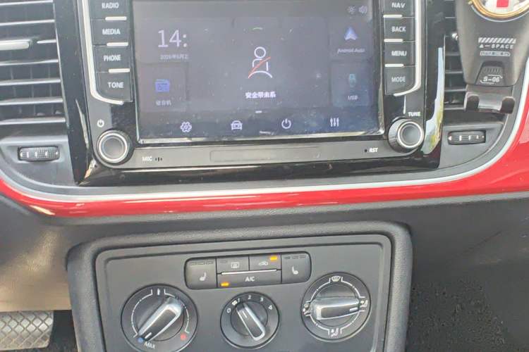 Used Volkswagen Beetle 2013 1.2TSI Comfort Model Audio And AC Panel