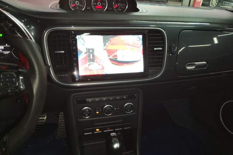 Used Volkswagen Beetle 2013 2.0 TSI Top-Trim Model Audio And AC Panel