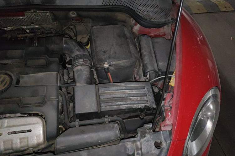 Used Volkswagen Beetle 2013 1.4 TSI Comfort Model Engine Bay Left